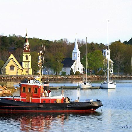 Mahone Bay Beach House Extérieur photo